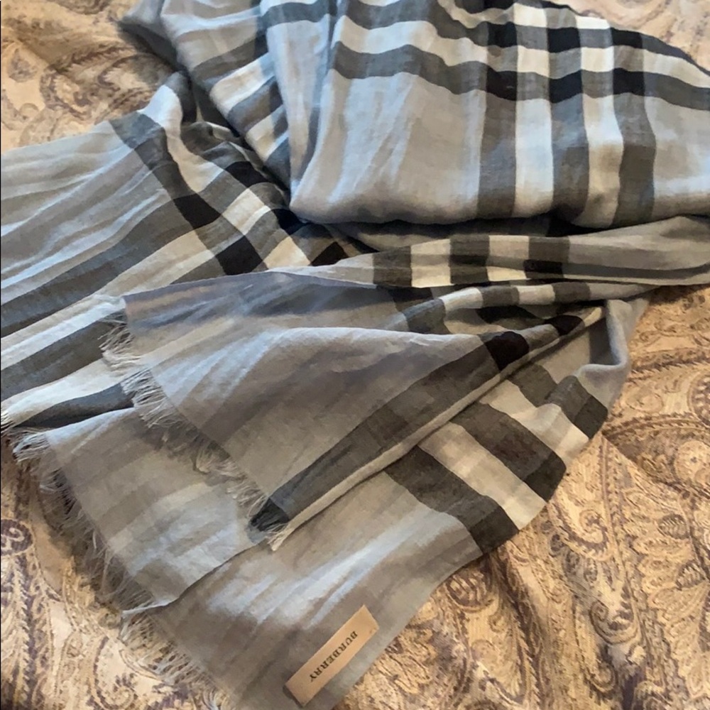Burberry scarf